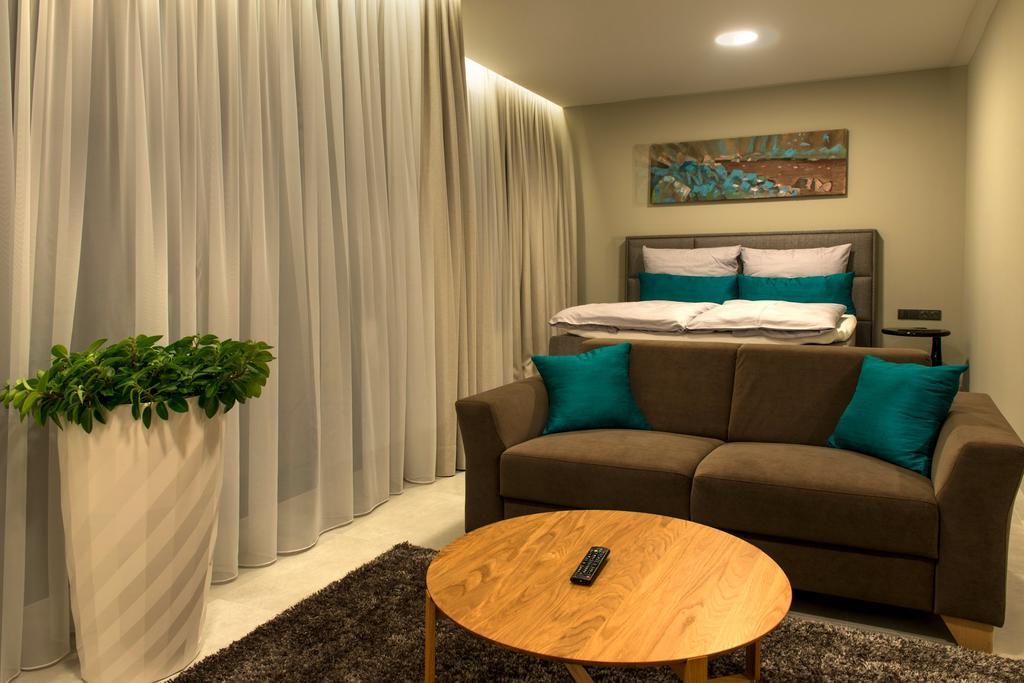 Mg Restaurace/Luxury Apartments Mladá Boleslav Kültér fotó