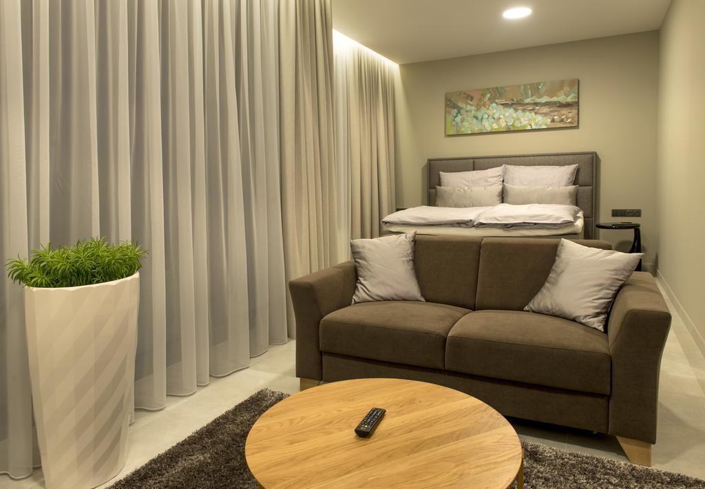 Mg Restaurace/Luxury Apartments Mladá Boleslav Kültér fotó