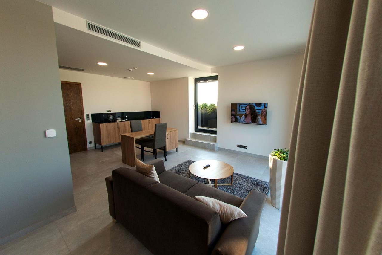 Mg Restaurace/Luxury Apartments Mladá Boleslav Kültér fotó