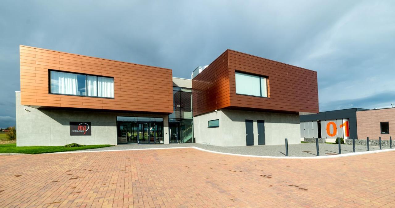 Mg Restaurace/Luxury Apartments Mladá Boleslav Kültér fotó